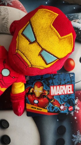 D_725618-MCO80910345263_112024-O.jpg Peluche Iron Man 28cm - Héroe De Marvel Para Coleccionistas Rojo